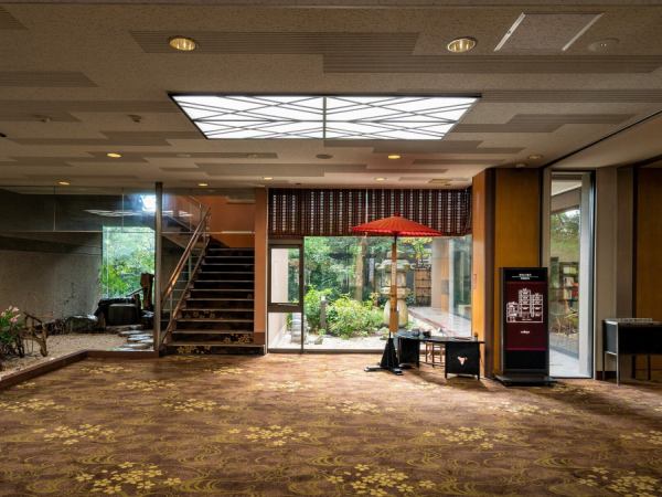 ホテルフロント(レストラン宴会部)スタッフ