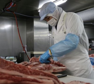 2026 【新卒】 既卒応募可!次世代の製造職 国産牛・輸入牛・豚肉を焼肉用商品に加工する会社です